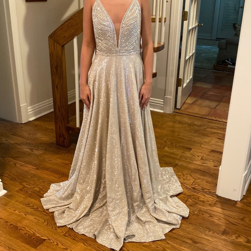 Prom Dress Size 6. FITS LIKE A SIZE 4.